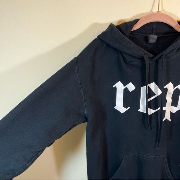 ✨ Gildan Black Reputation Red Taylor Swift Hoodie Small - Picture 5 of 10